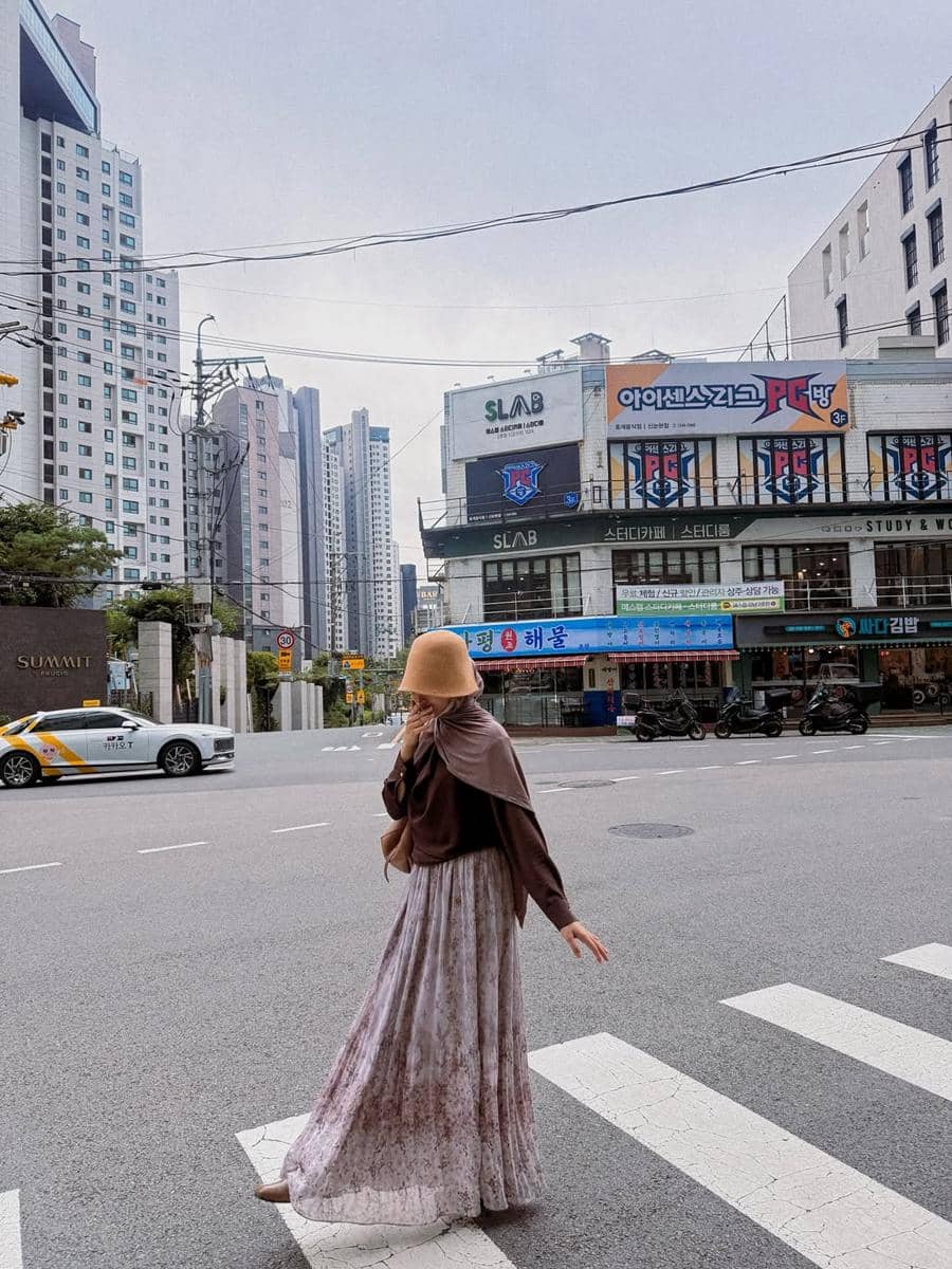 OOTD hijab cokelat tua ala Dara Arafah