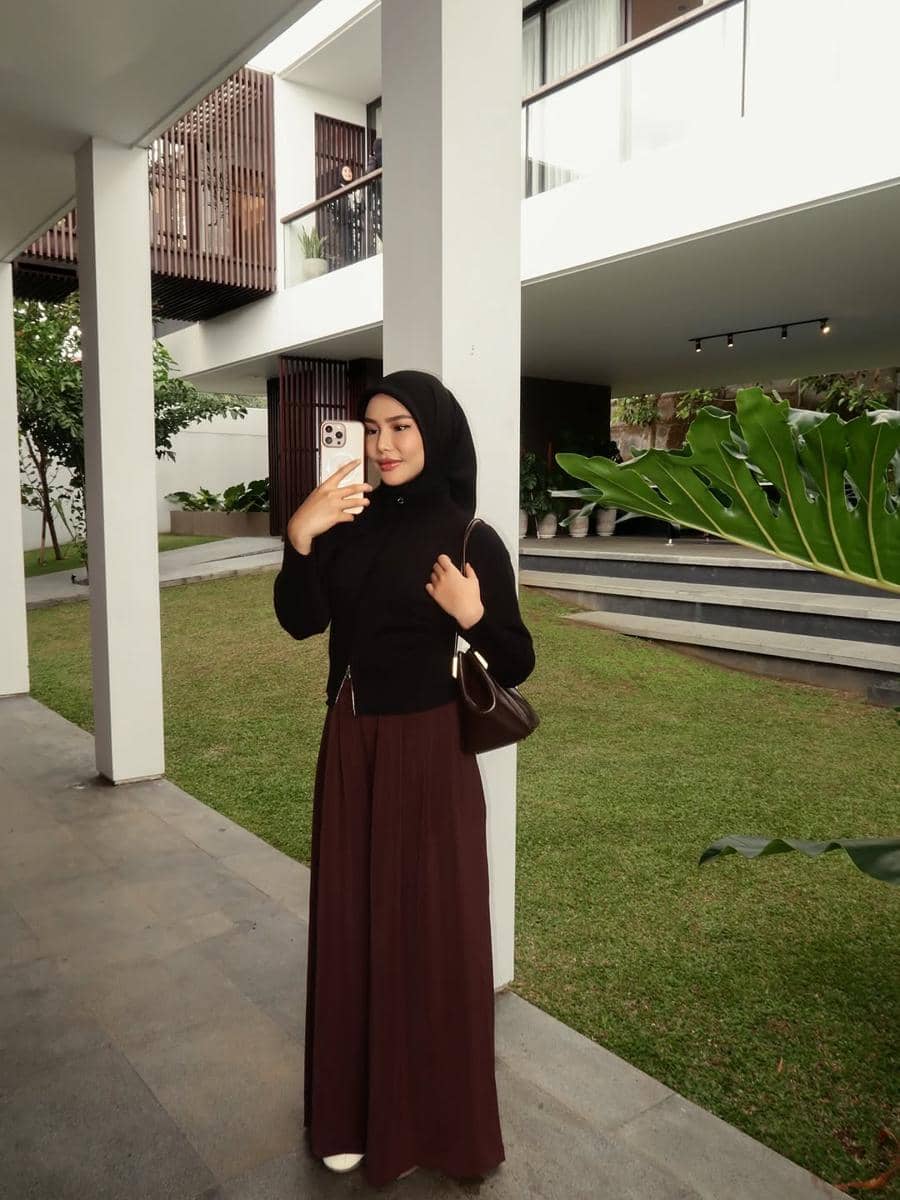 OOTD hijab cokelat tua ala Dara Arafah