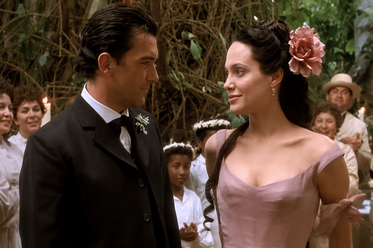 cuplikan film Original Sin (2001)