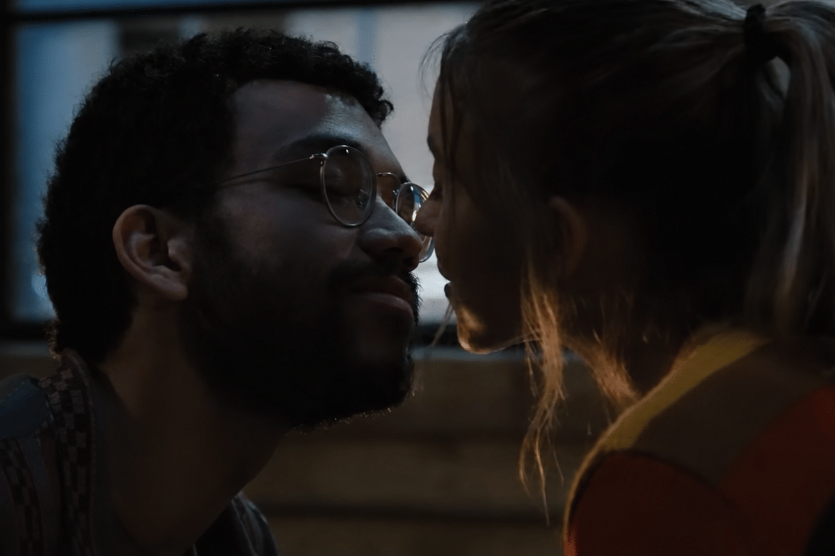 cuplikan film The Voyeurs (2021) 