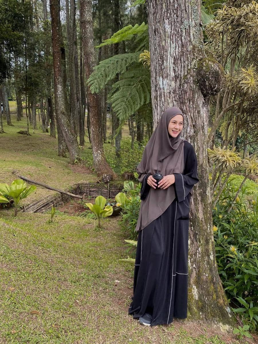 outfit minimalis untuk Idul Adha