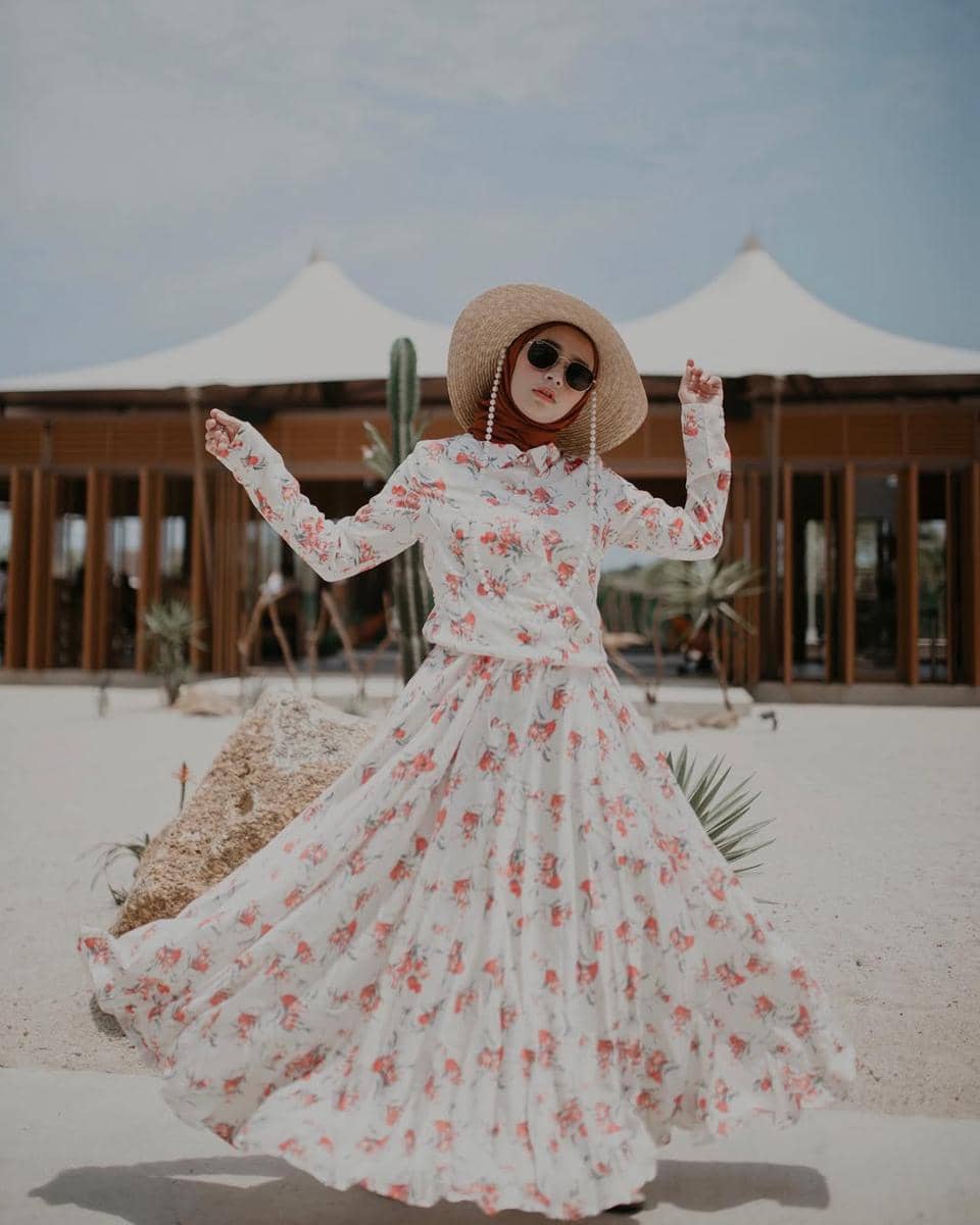 OOTD ke Pantai ala Erlinda Yuliana