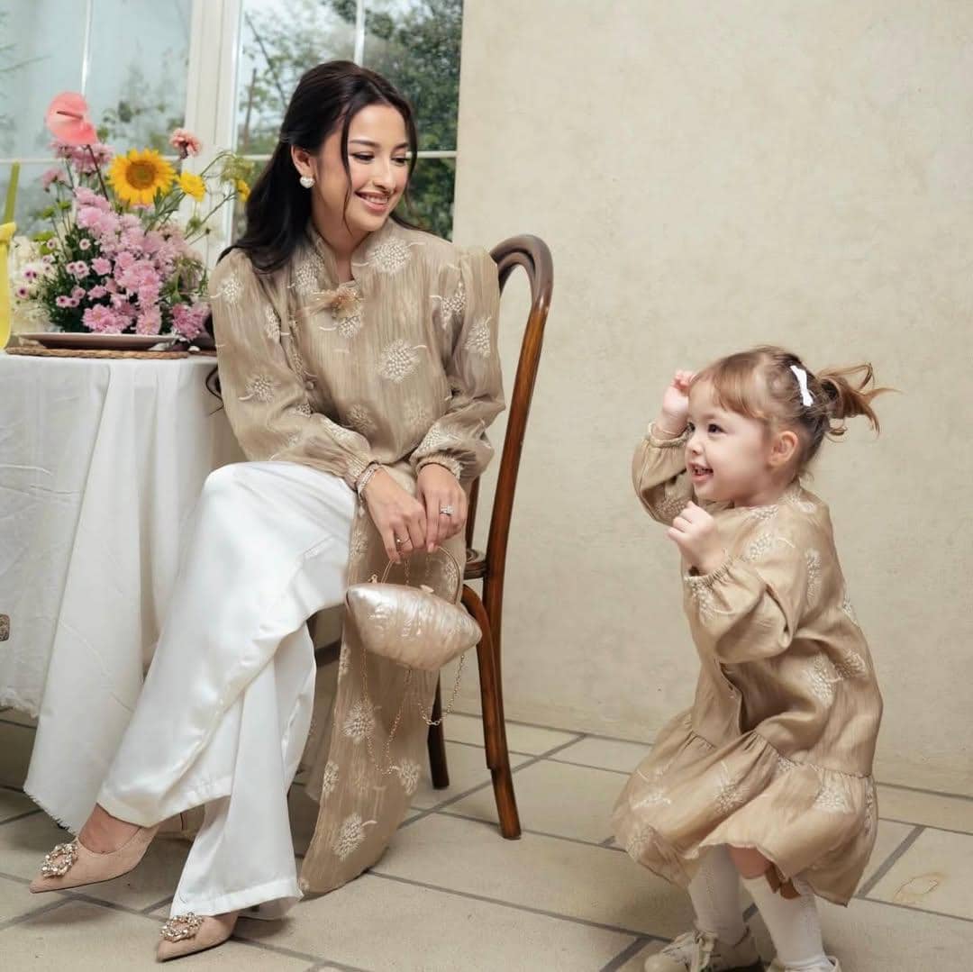 OOTD ibu anak ala Jennifer Coppen dan Kamari