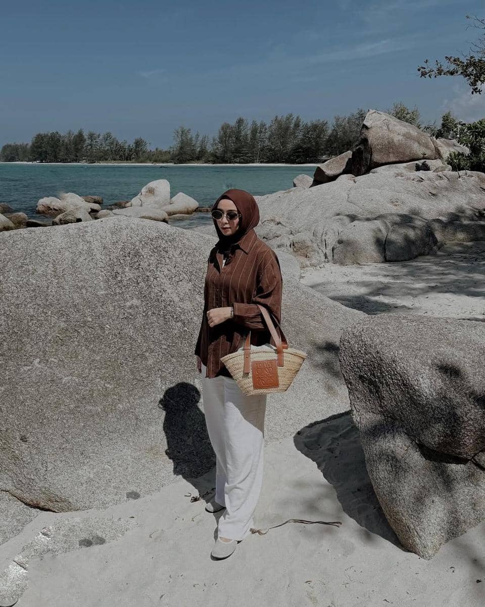 OOTD ke Pantai ala Erlinda Yuliana
