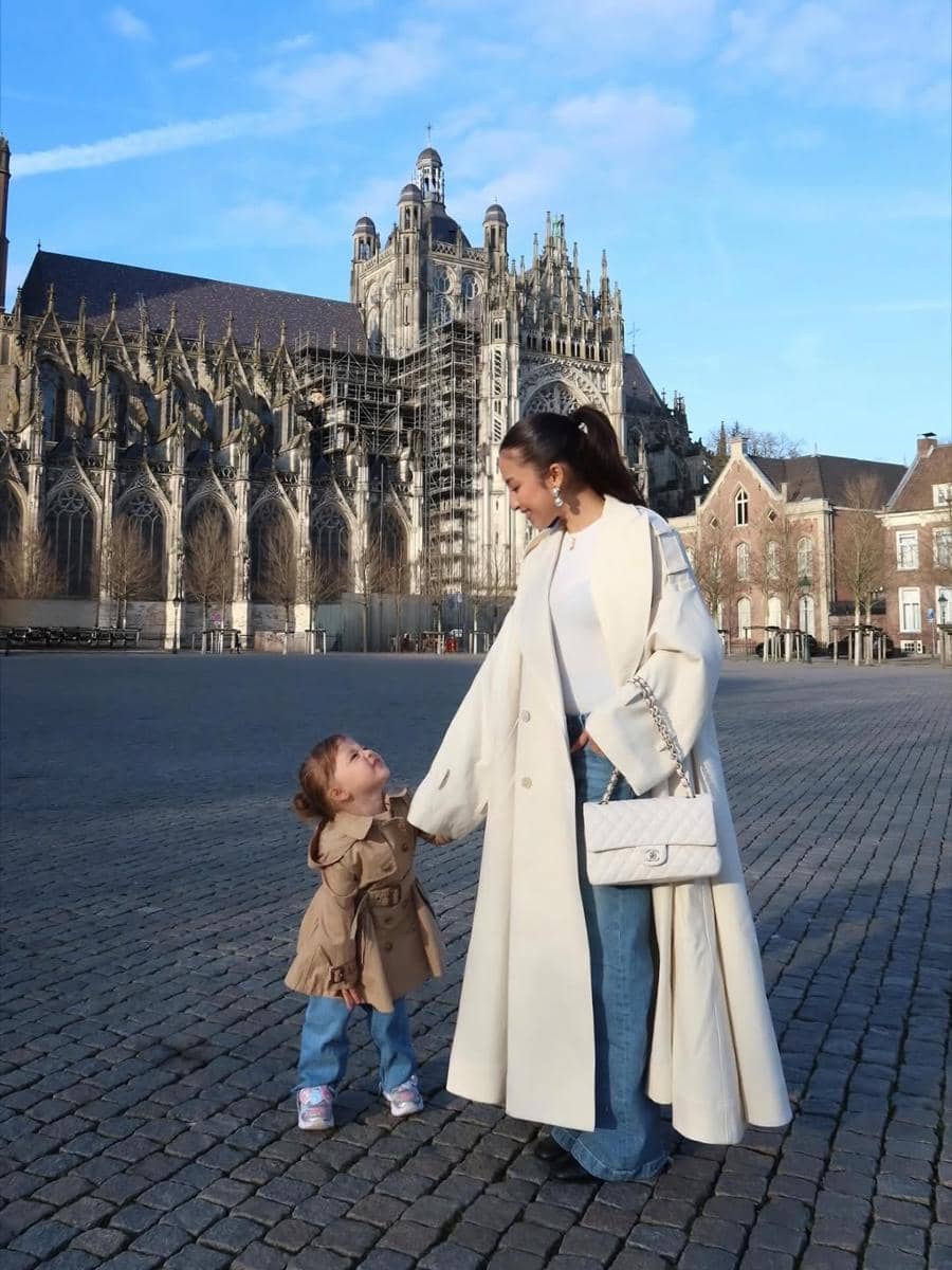 OOTD ibu anak ala Jennifer Coppen dan Kamari