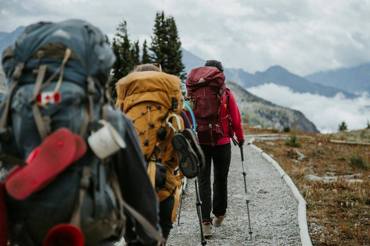 5 Gadget Murah untuk Naik Gunung, Pendaki Pemula Wajib Punya!