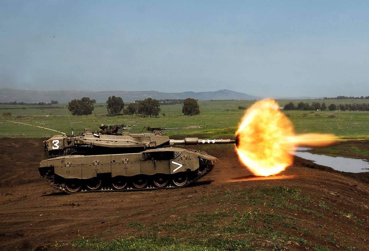 Pasukan militer Israel (IDF) sedang melakukan serangan.