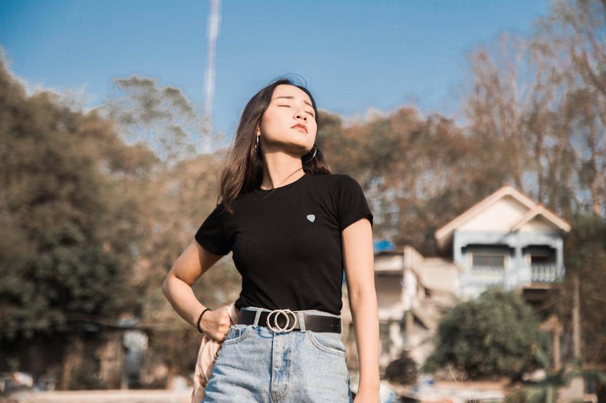 4 Tips Pakai Ikat Pinggang untuk Skinny Jeans, Stylish dan Ramping!
