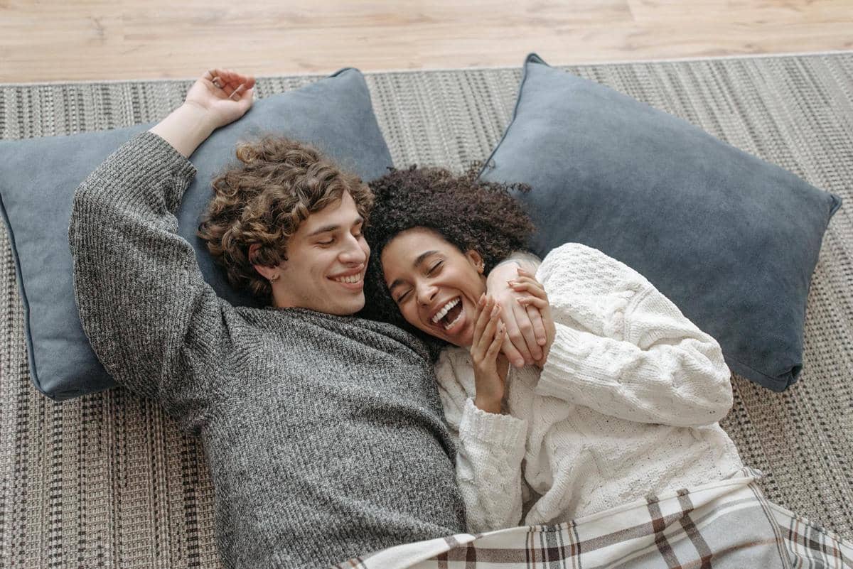[QUIZ] Inisial Nama Ini Ingin Jadi Orang Pertama yang Kamu Lihat saat Bangun Tidur