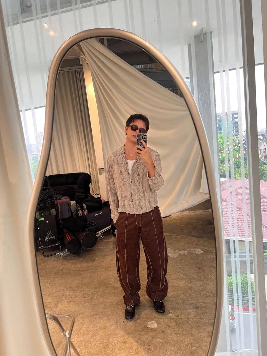 Style nyentrik ala James Reid