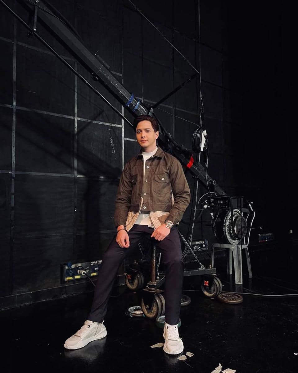 Gaya karismatik ala Alden Richards