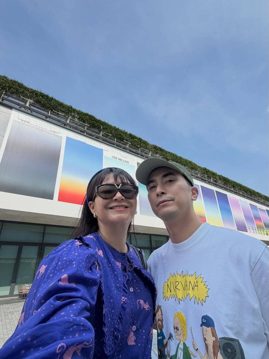 Kenes Andari dan Winky Wiryawan ke museum DIB Bangkok