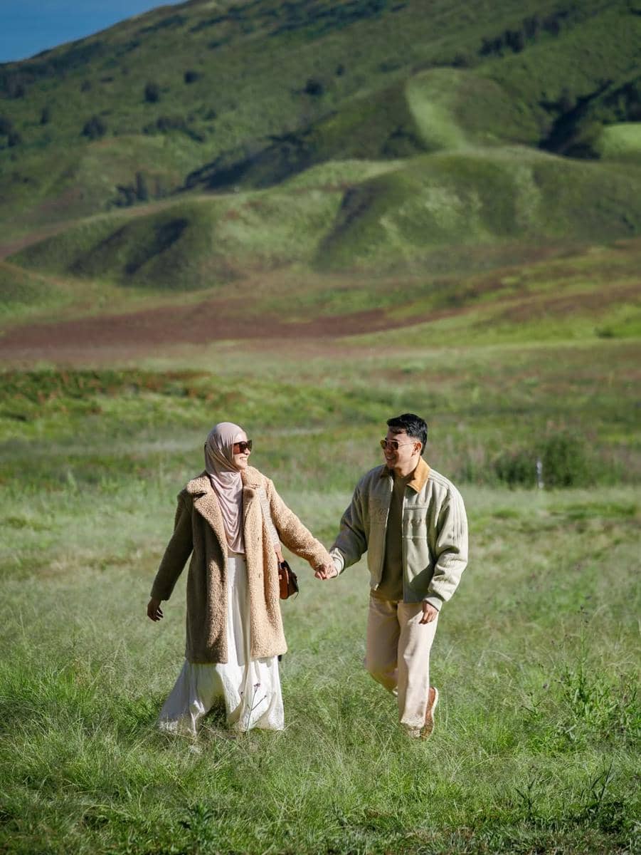 Photoshoot keluarga Poppy Bunga saat berlibur di Gunung Bromo