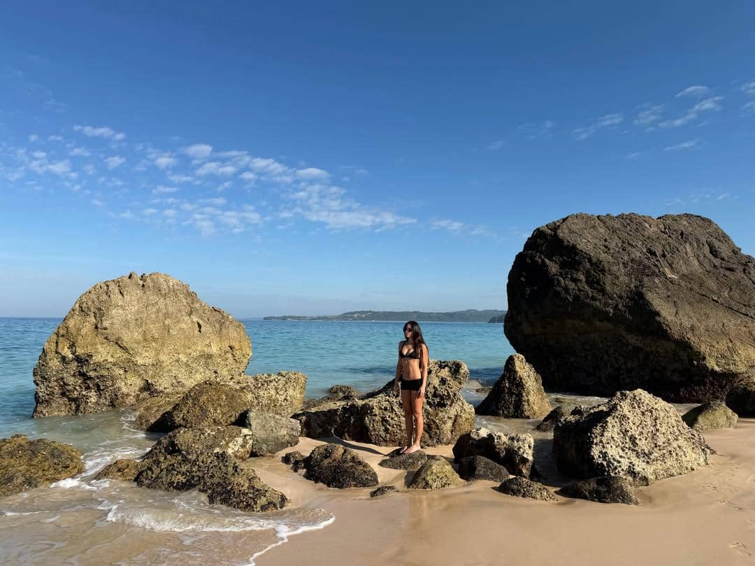 Valerie Thomas liburan di Pulau Sumba
