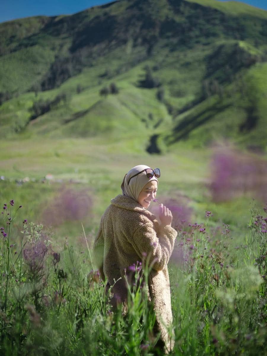Photoshoot keluarga Poppy Bunga saat berlibur di Gunung Bromo