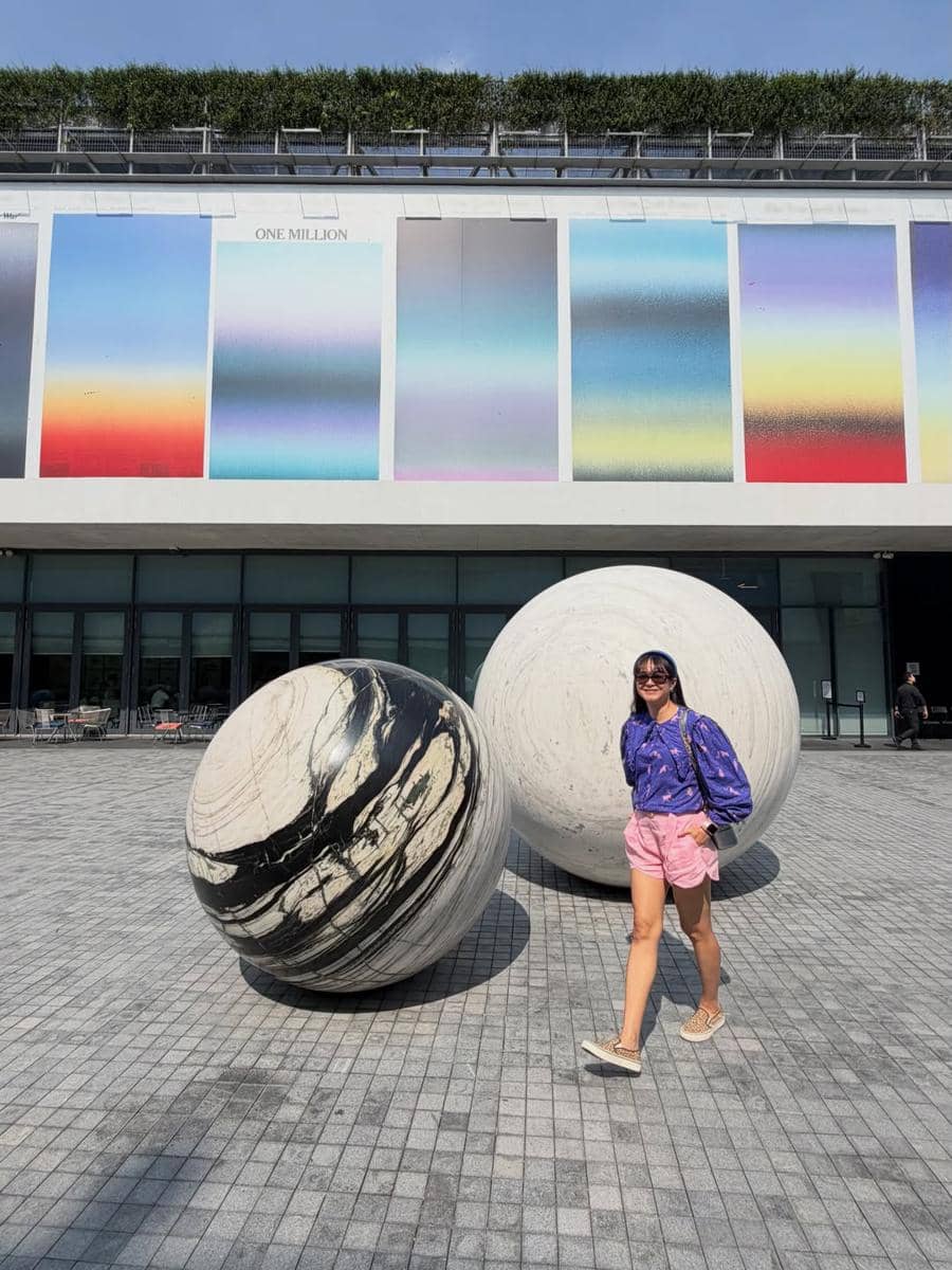 Kenes Andari dan Winky Wiryawan ke museum DIB Bangkok