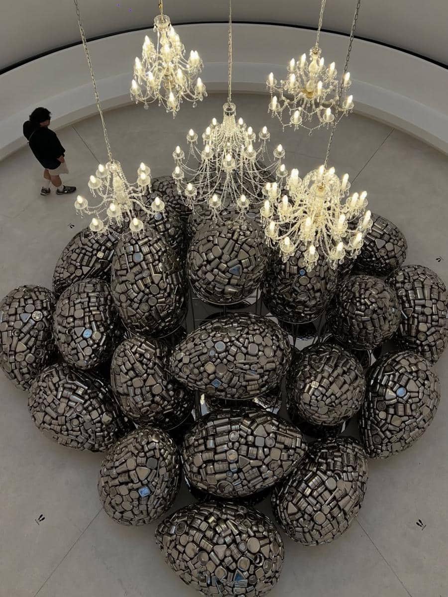 Kenes Andari dan Winky Wiryawan ke museum DIB Bangkok