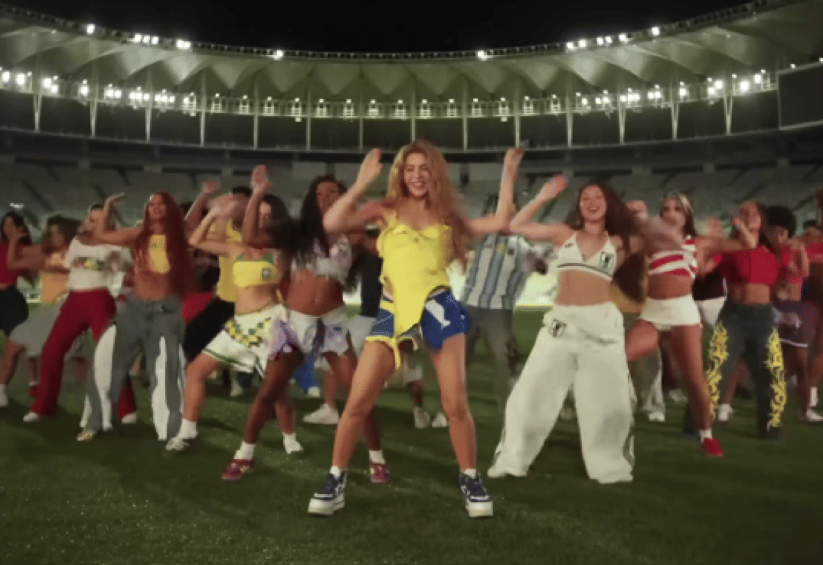 Shakira dalam music video "Dai-Dai"