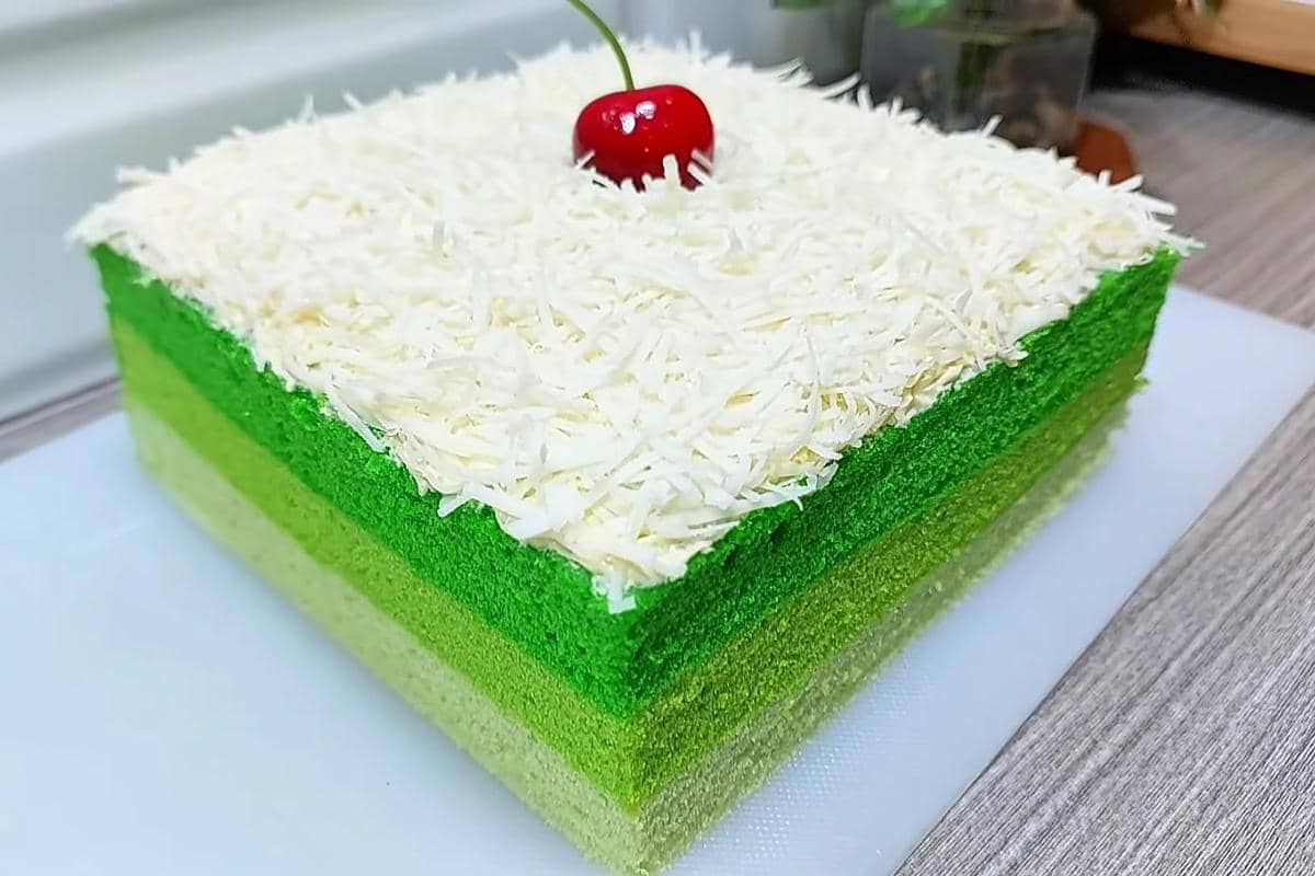 Resep Bolu Pandan Ombre Kukus yang Teksturnya Super Moist