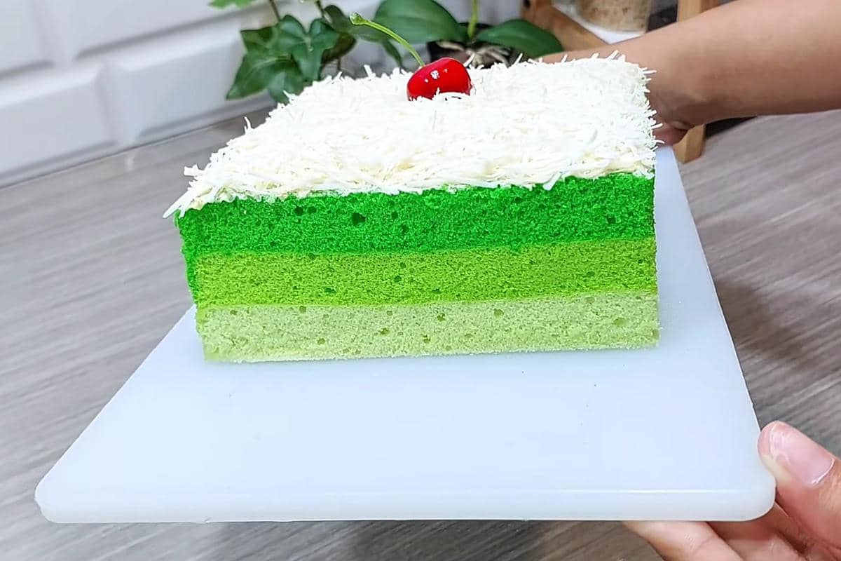 ilustrasi bolu pandan ombre kukus (YouTube.com/Ryanares kitchen)