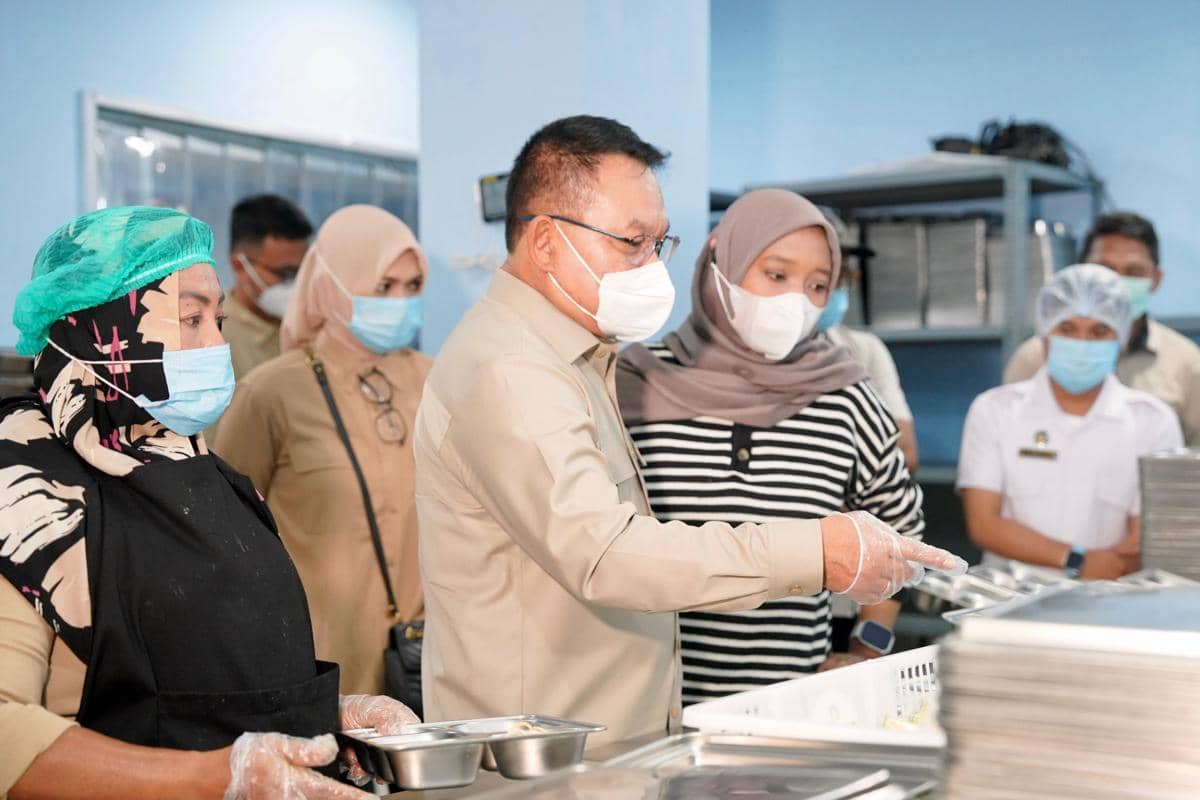 Temukan Dapur MBG Kotor-Belatung di Jakbar, Dudung Usul SPPG Disuspend