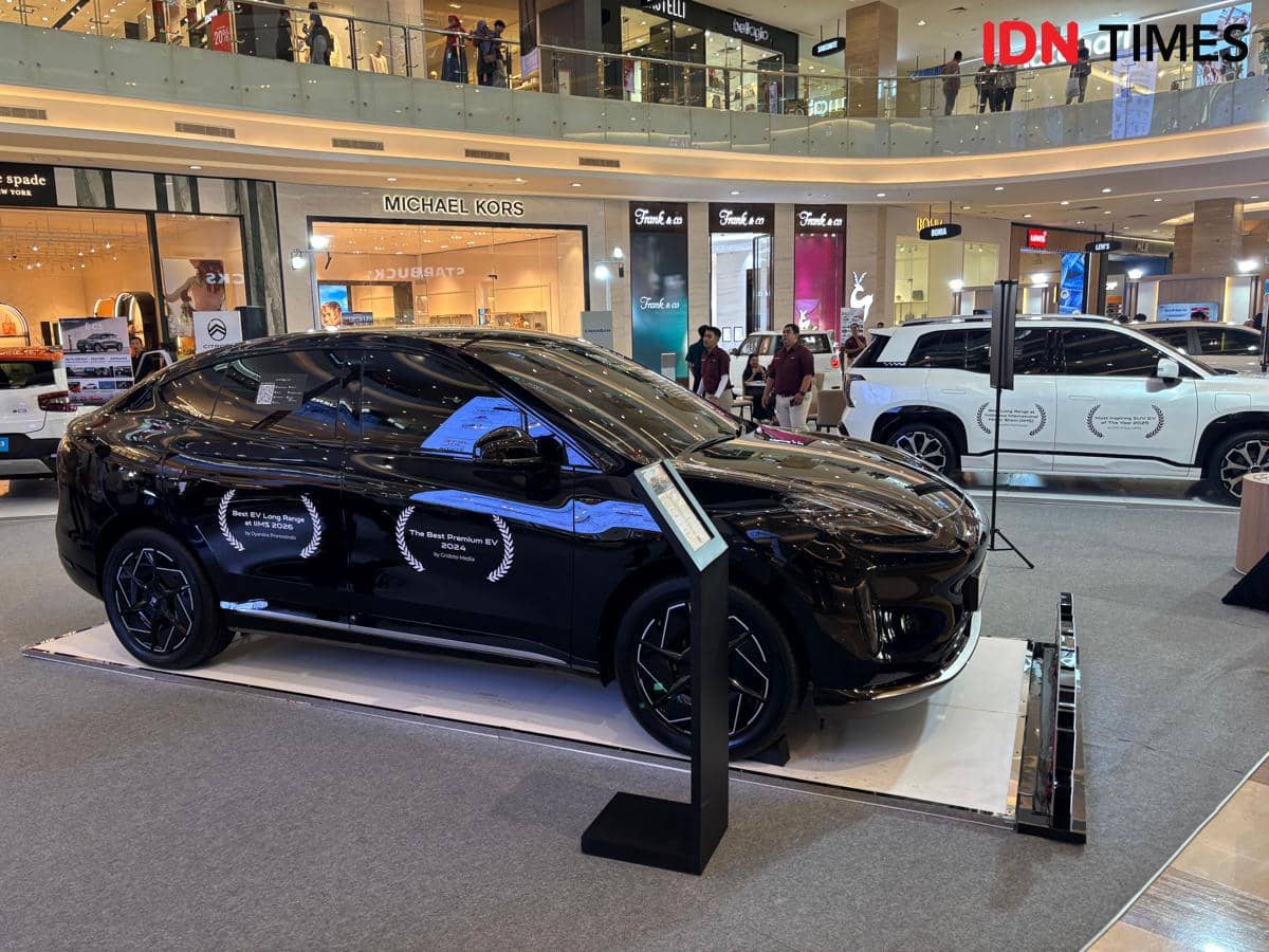 INDOMOBIL Expo Jogja, di Main Atrium Pakuwon Mall Jogja. (IDN Times/Herlambang Jati Kusumo)