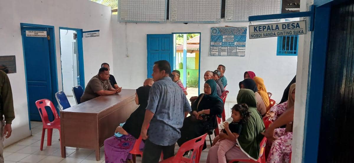 Jalan Umum Diduga Diserobot, Warga Geruduk Kantor Desa di Langkat
