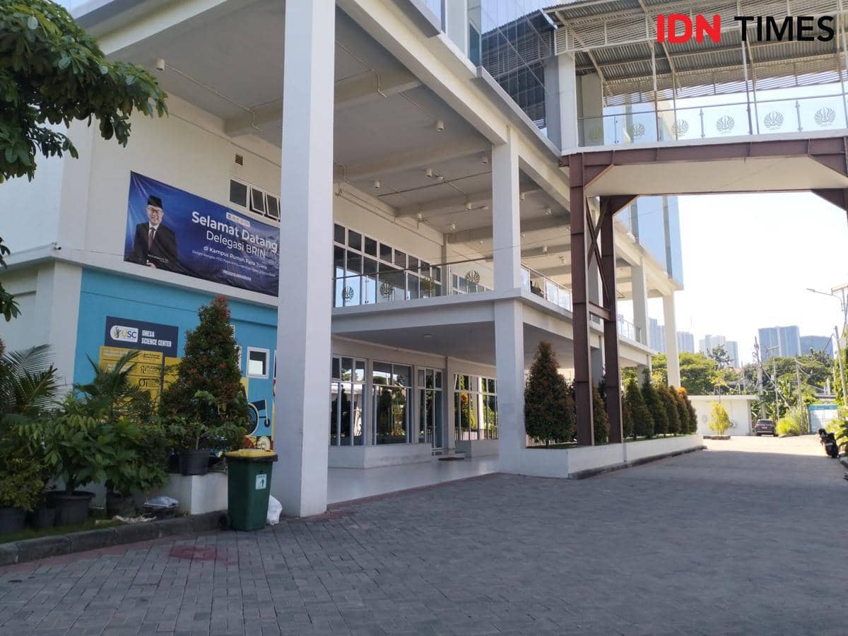 Selain Seragam dan Sepatu, Siswa SR Surabaya Dapat Pakaian Dalam hingga Sabun
