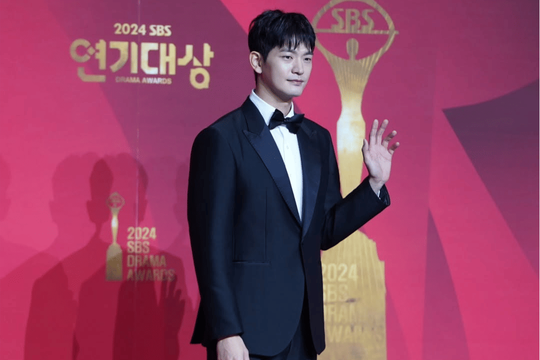 potret Kang Sang Jun di SBS Drama Awards 2024