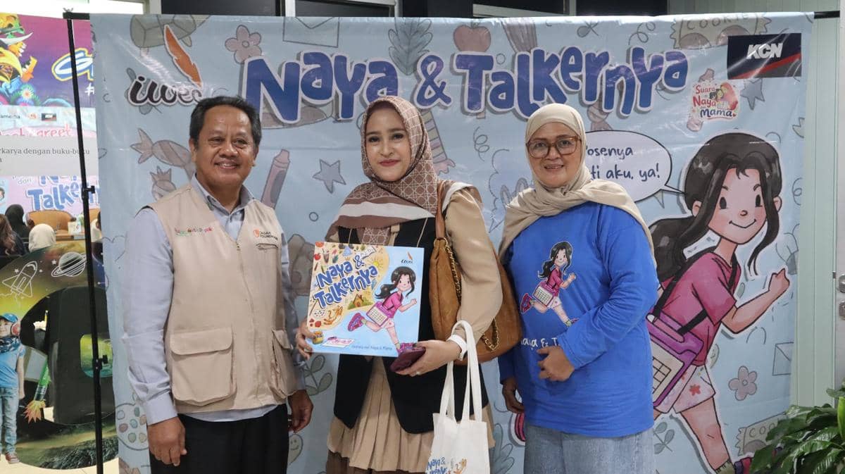 Penyerahan simbolik donasi buku Naya oleh KCN utk Rumah Autis.jpeg