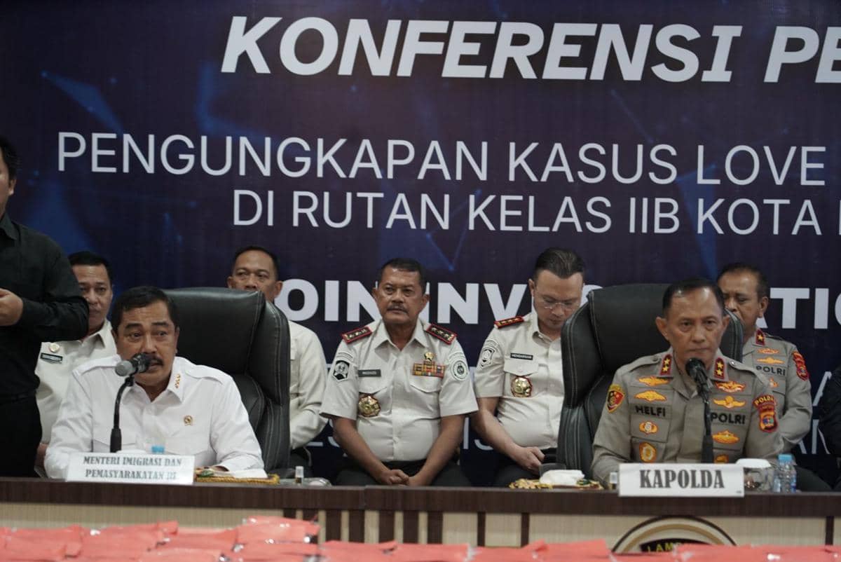 Menteri Imigrasi dan Pemasyarakatan (Imipas), Agus Andrianto, dalam konferensi pers di Polda Lampung.