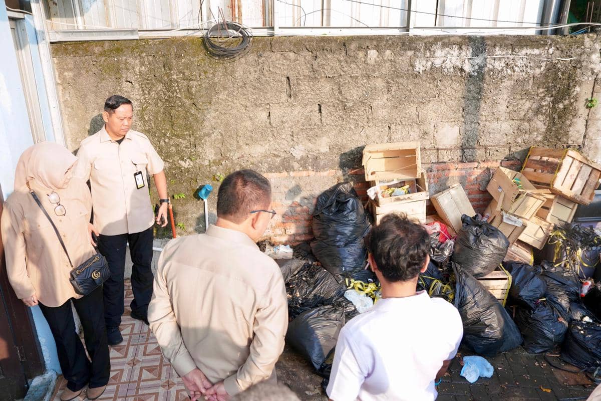 Temukan Dapur MBG Kotor-Belatung di Jakbar, Dudung Usul SPPG Disuspend