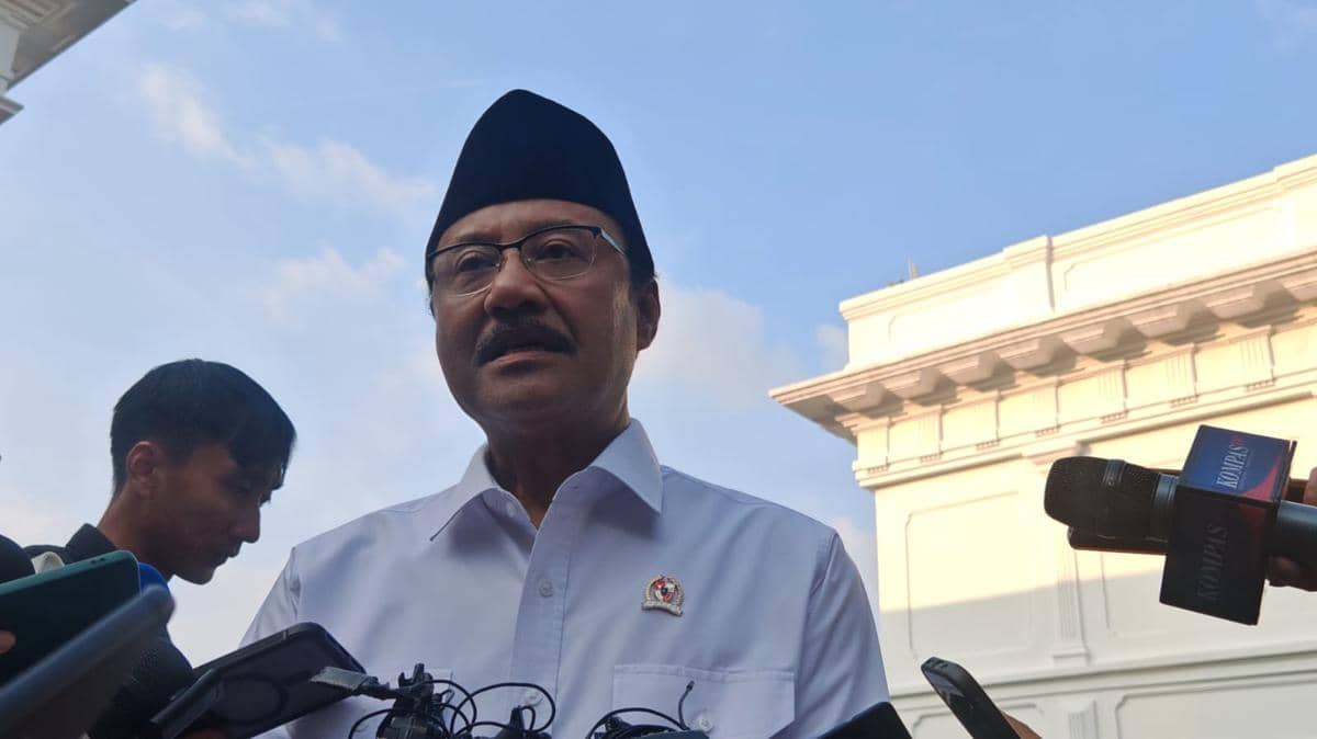 Menteri Sosial Lapor Prabowo soal Data Bansos hingga Sekolah Rakyat