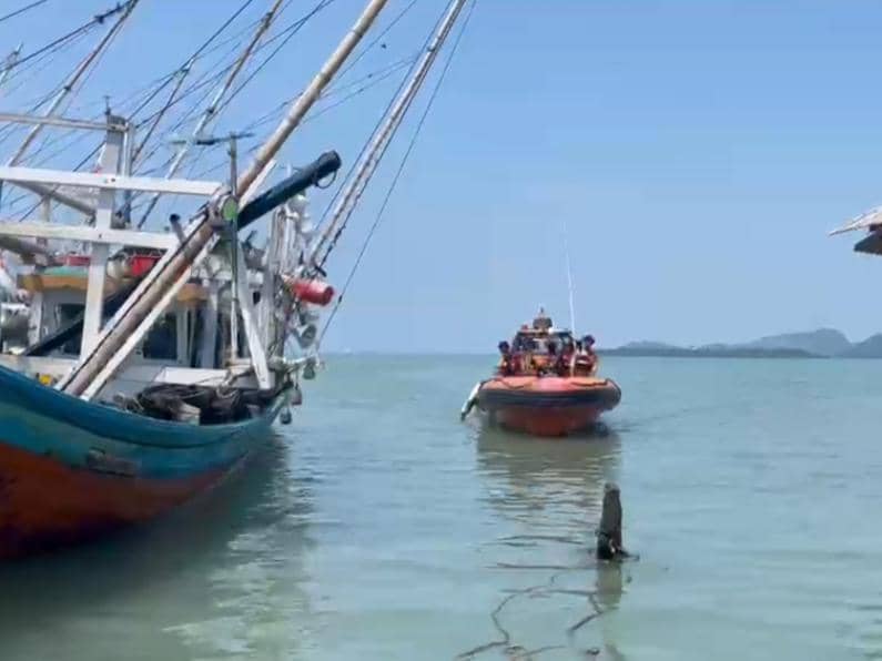 Pencarian Nelayan Ditabrak Kargo Dihentikan, Korban Dinyatakan Hilang