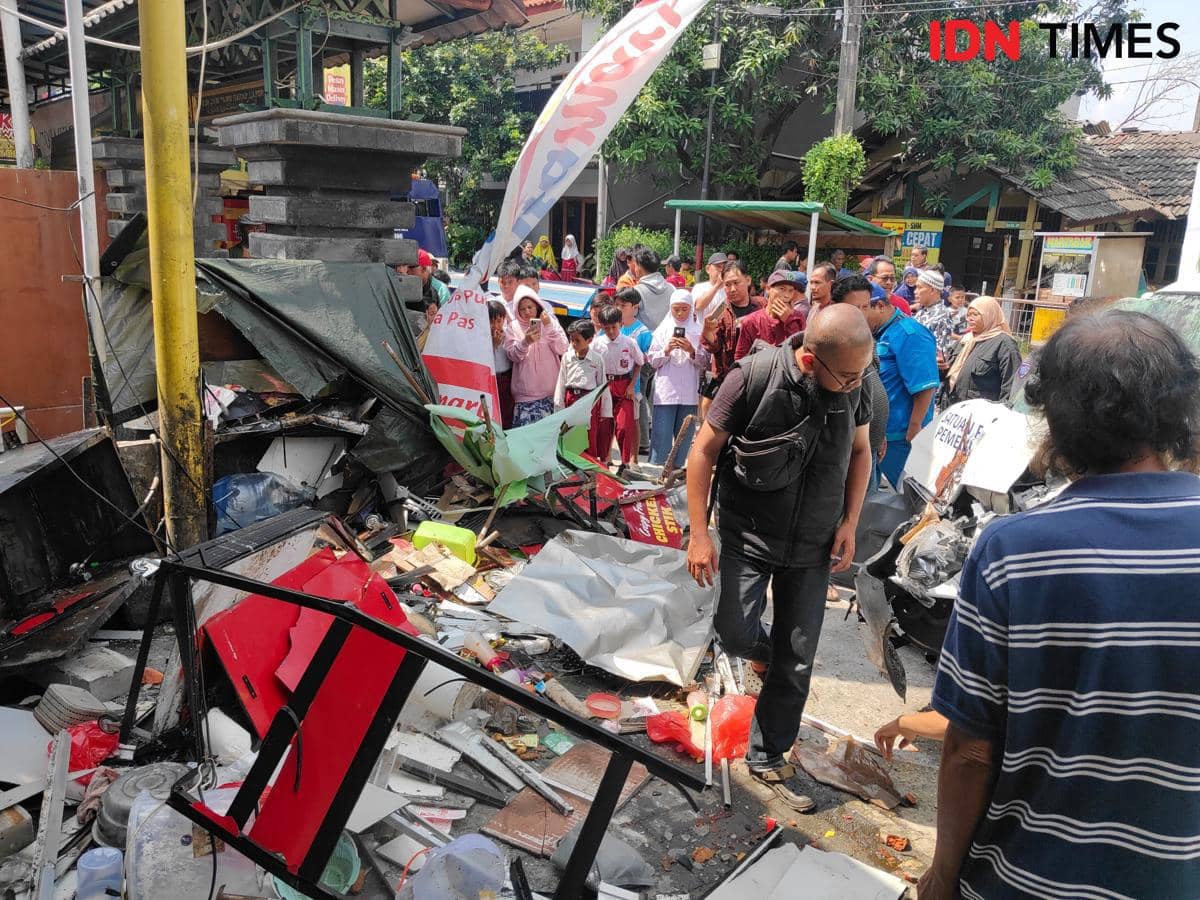 Kronologi Mobil SPPG Tabrak 2 Lapak Dagangan di Bekasi
