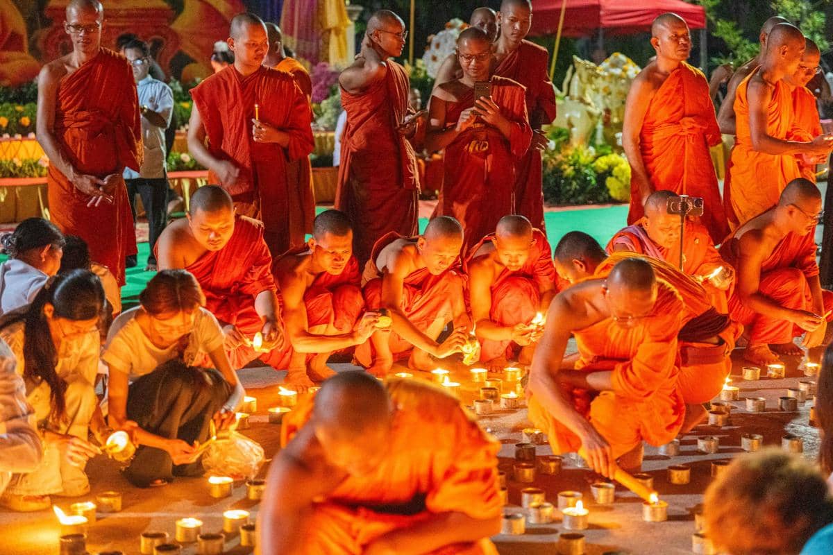 6 Tradisi Buddha selain Waisak yang Menakjubkan, Penuh Sains dan Sejarah