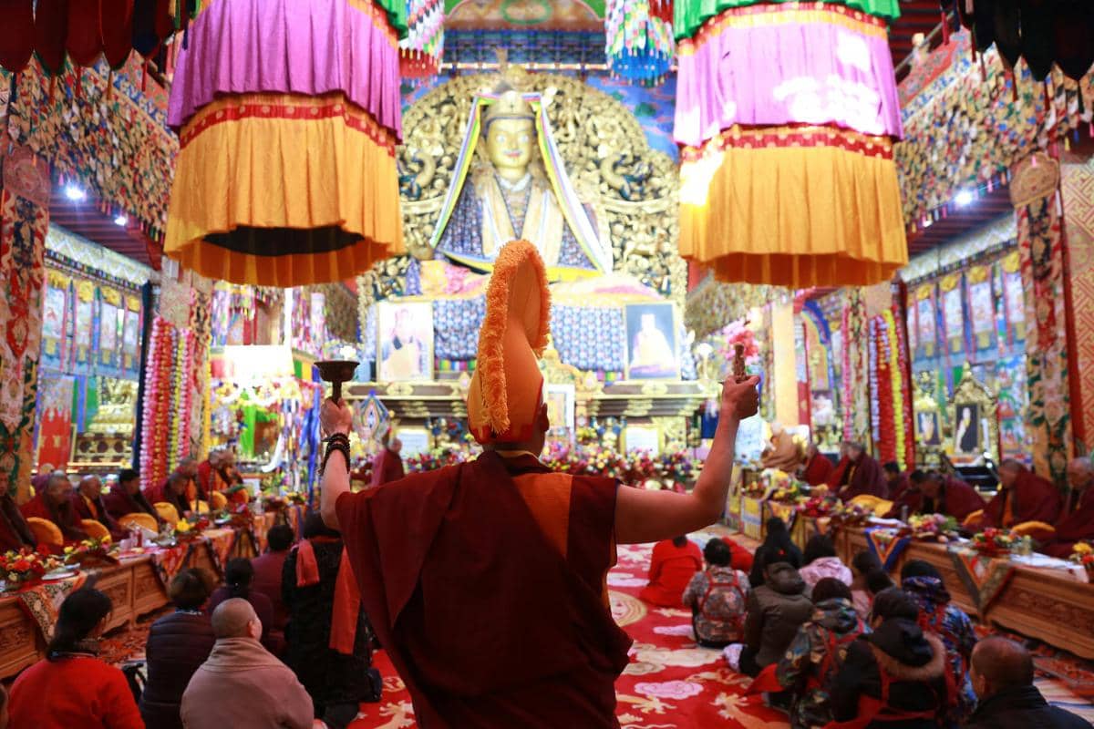 ilustrasi tradisi Losar Tibet