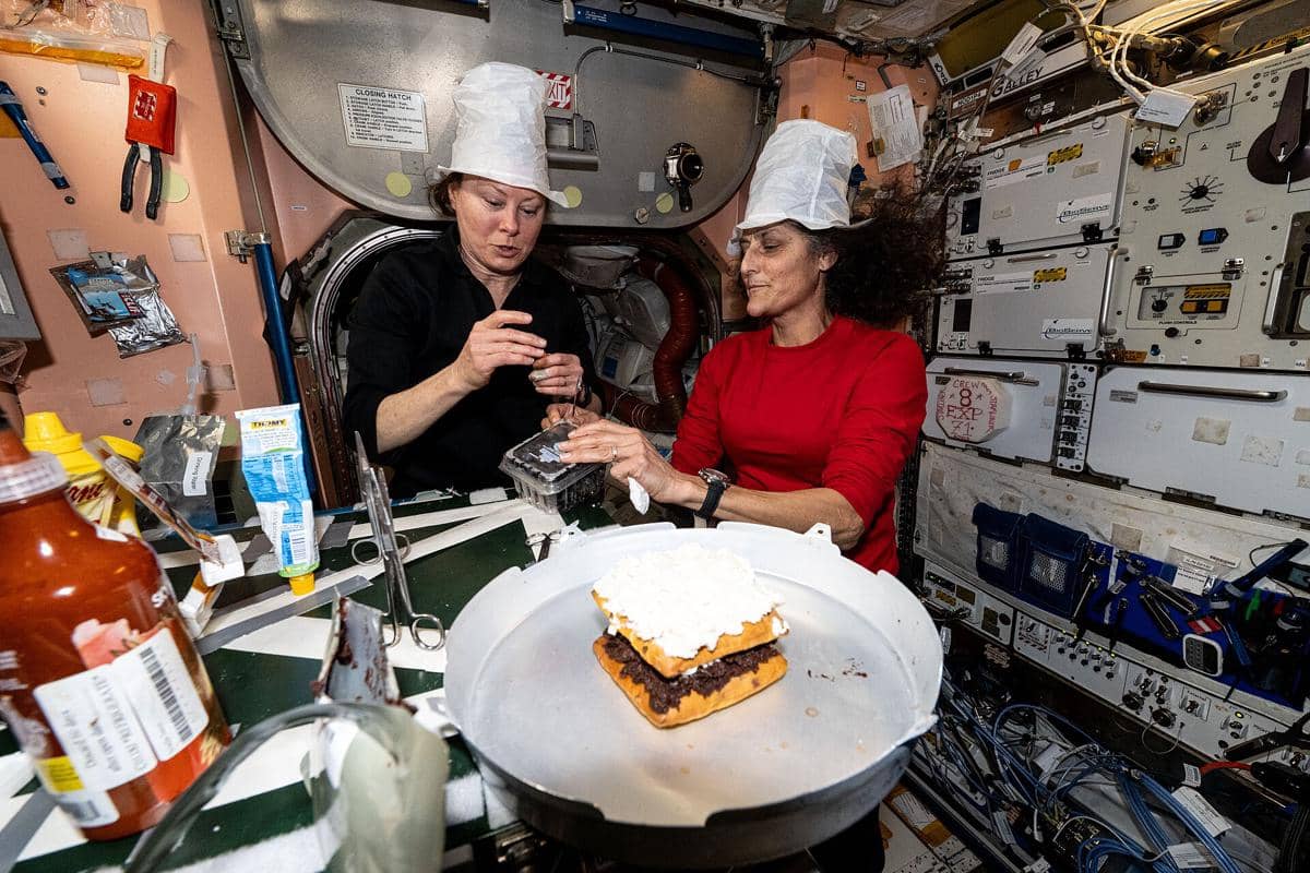 potret es krim khusus astronaut NASA