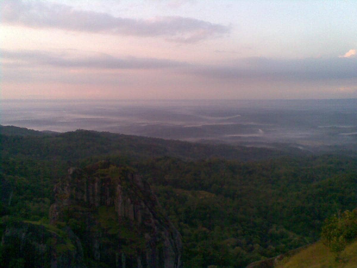 Mengenal 5 Gunung 'Purba' di Indonesia, Terasa Seperti Lorong Waktu!