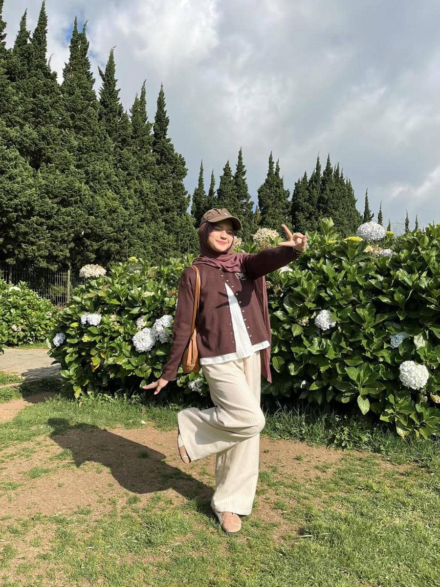 OOTD Pakai Topi ala Siska Amera