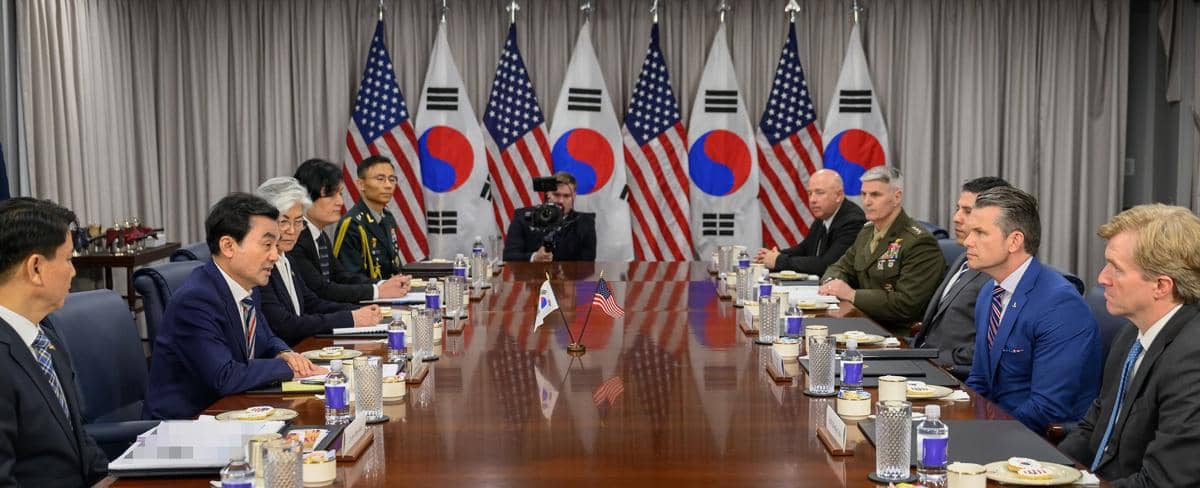 Pertemuan antara Menteri Pertahanan Korsel Ahn Gyu-back dan Menteri Pertahanan AS Pete Hegseth di Washington, pada 11 Mei 2026. (x.com/ROK_MND)