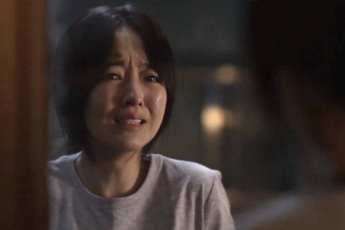 Kim Hee Ju (Park Bo Young) dalam drakor Gold Land 