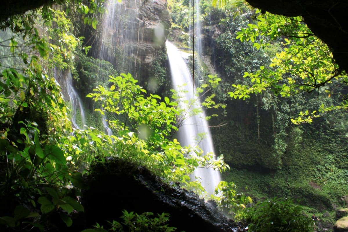 ilustrasi Curug Telu Baturraden Banyumas 