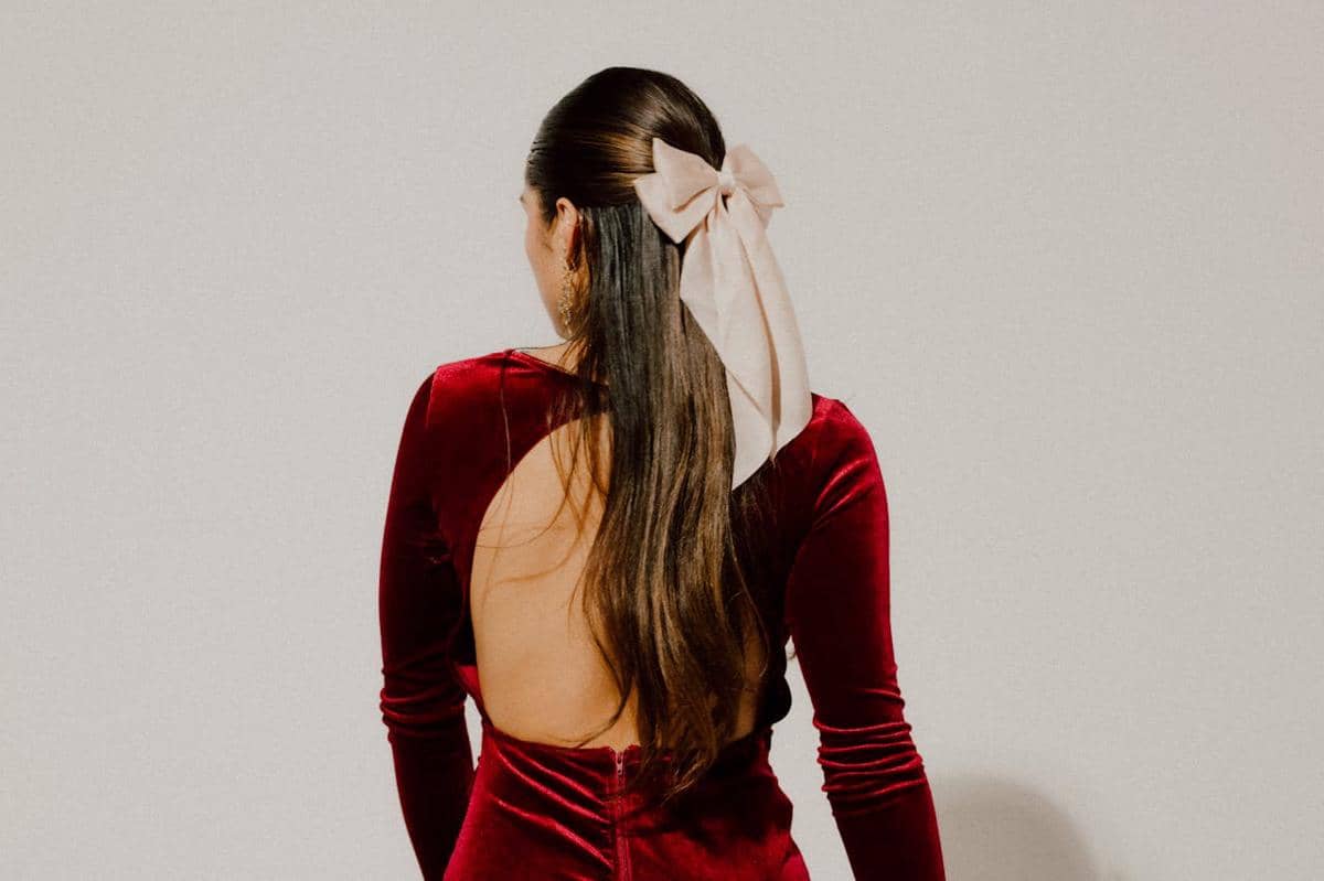 ilustrasi dress velvet simpel