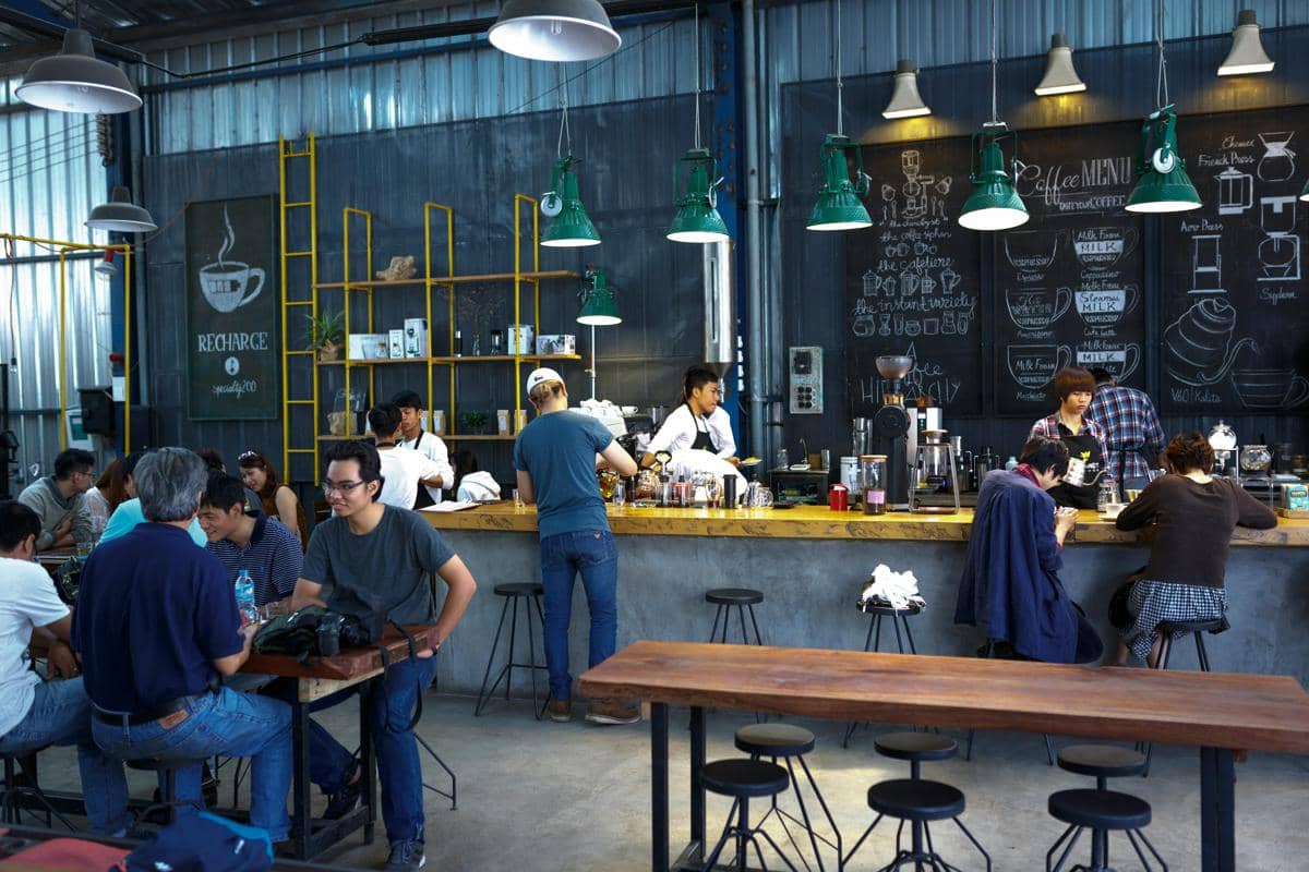 Ilustrasi Kedai Samarata tempat ngopi murah dengan banyak pilihan menu.