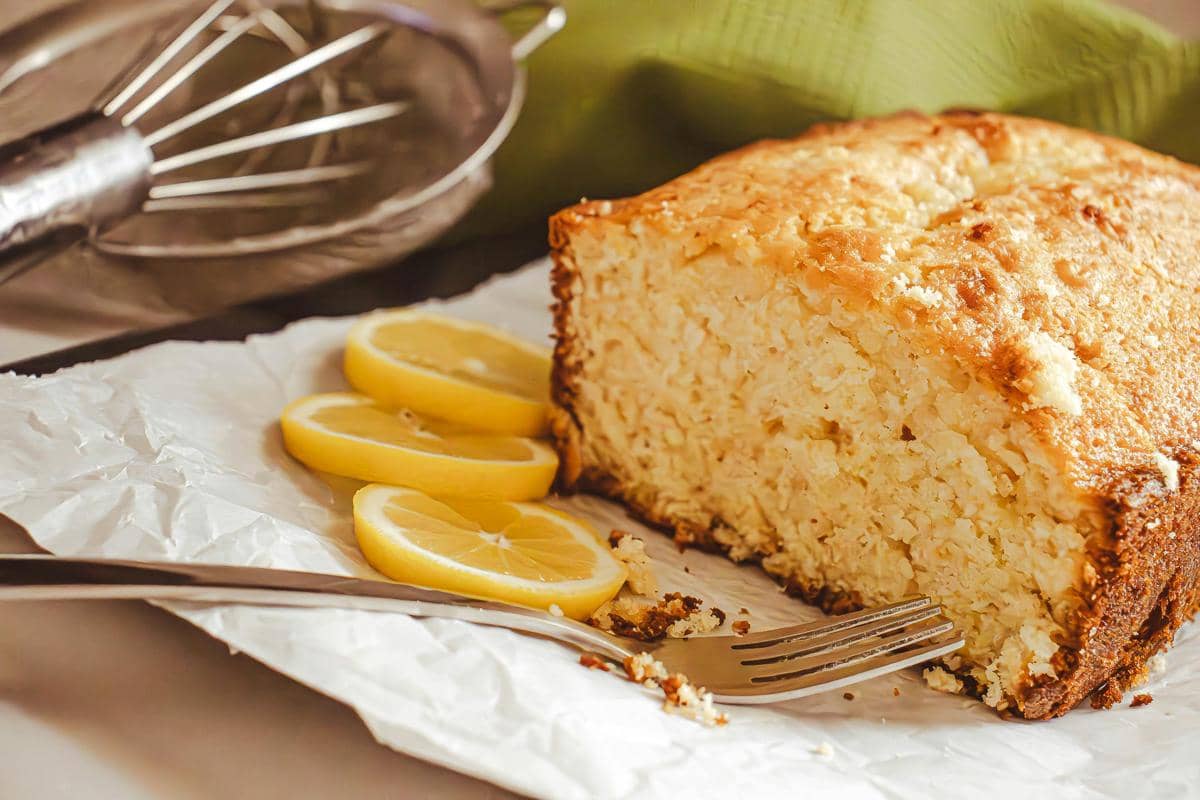 ilustrasi lemon drizzle cake