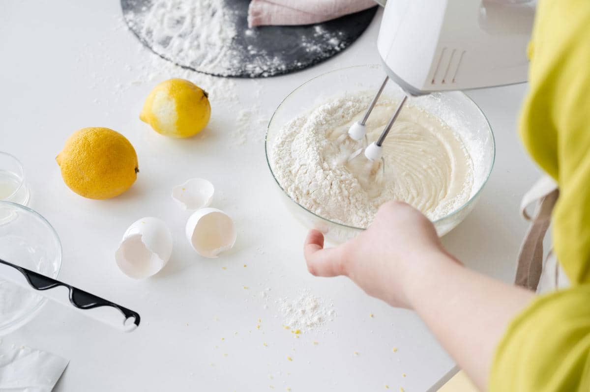 ilustrasi membuat tres leches cake