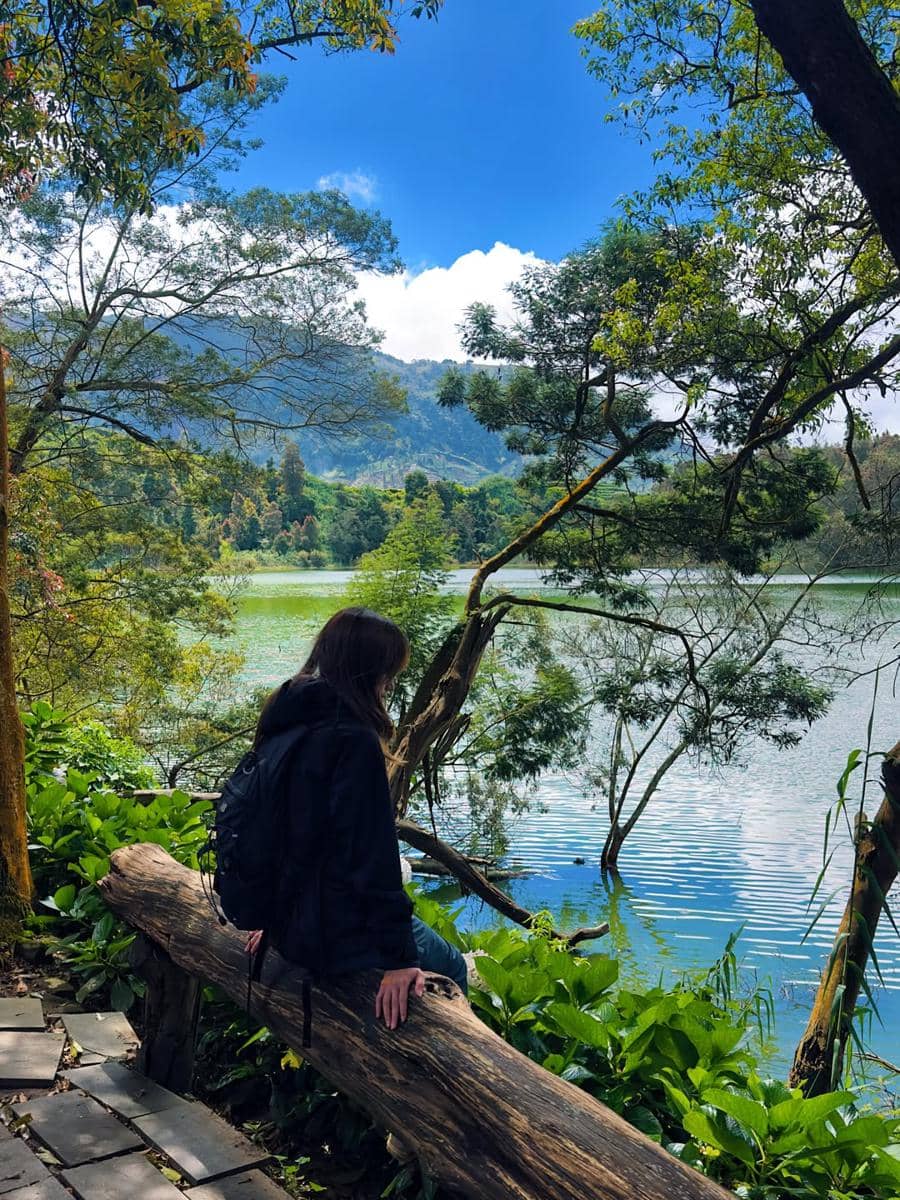 Bella Graceva berlibur ke Telaga Warna