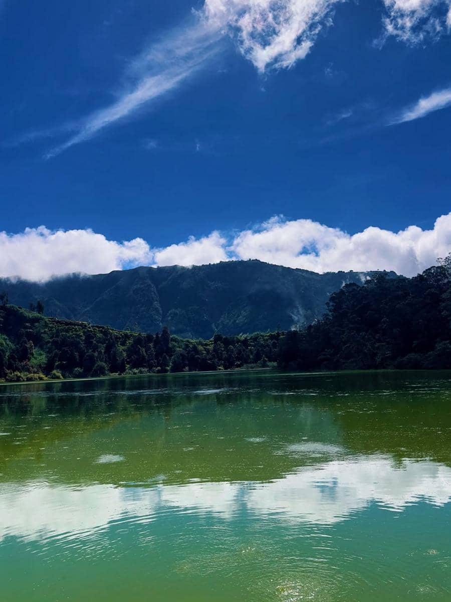 Bella Graceva berlibur ke Telaga Warna