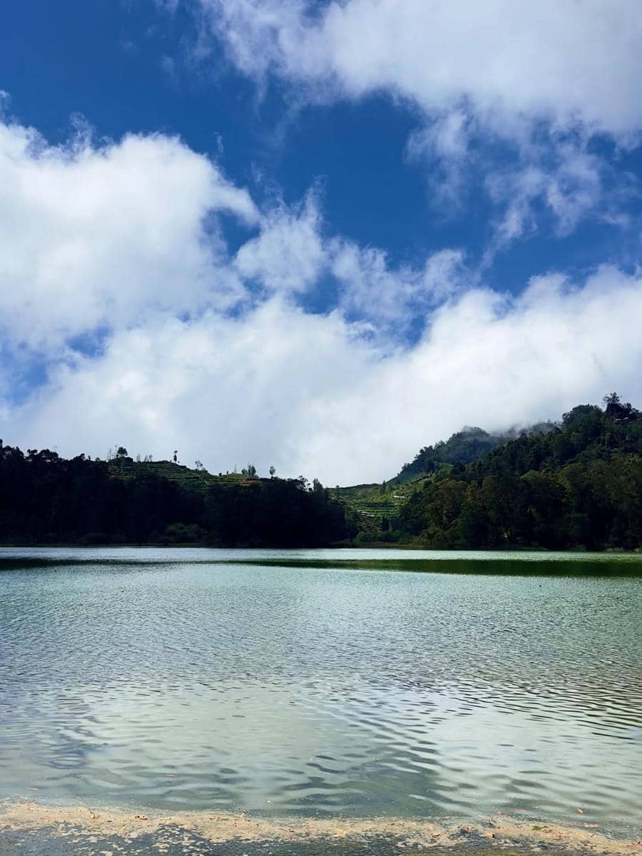 Bella Graceva berlibur ke Telaga Warna